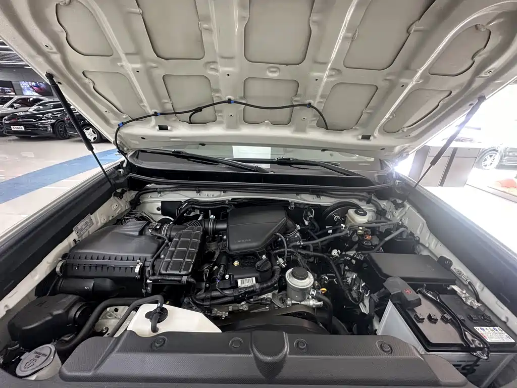 Toyota Land Cruiser Prado 2016 2.7L AT Standard