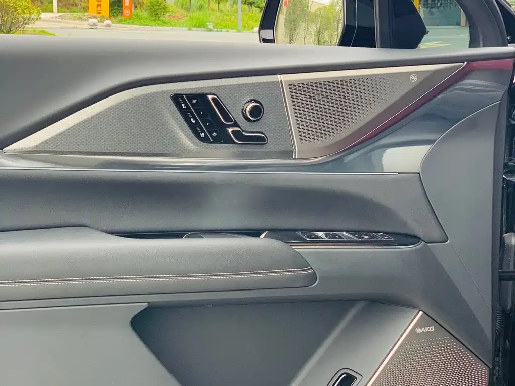 Cadillac XT5 — миниатюра 13