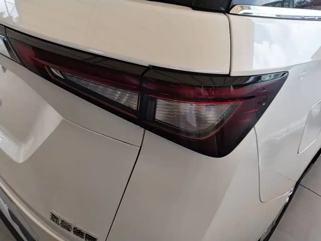 Wuling Jiachen — миниатюра 8