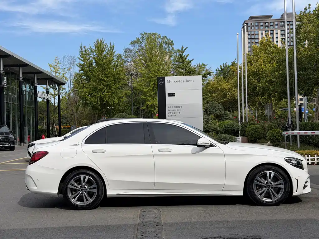 Mercedes-Benz C-Class — миниатюра 6