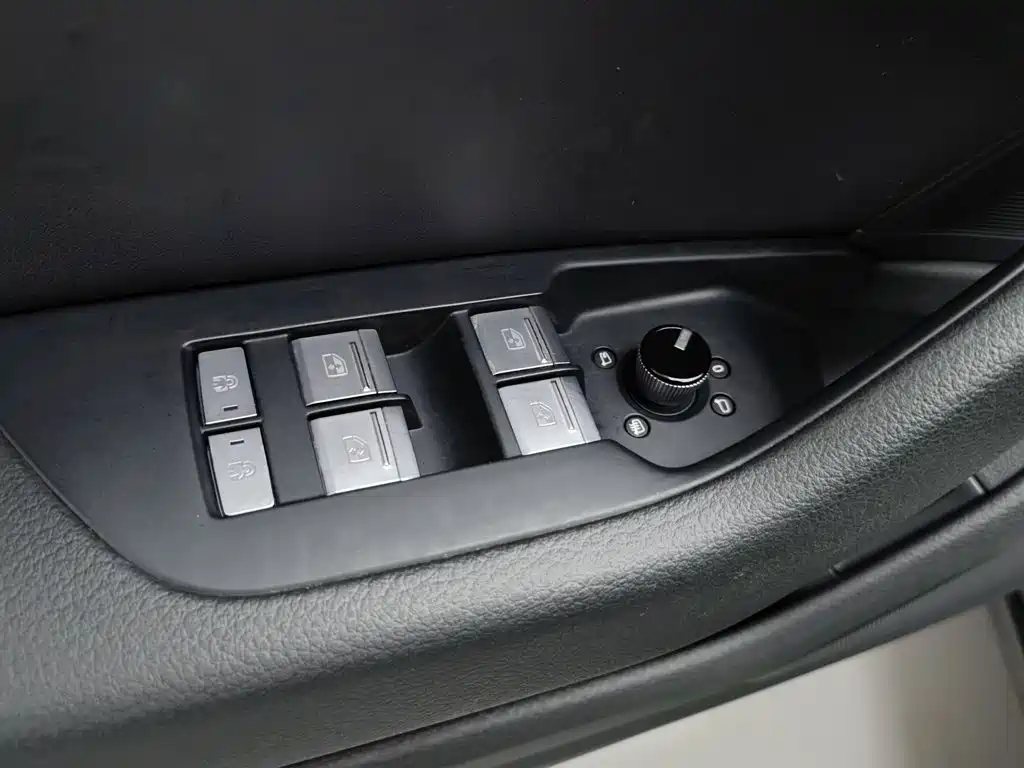 Audi A6L — миниатюра 9