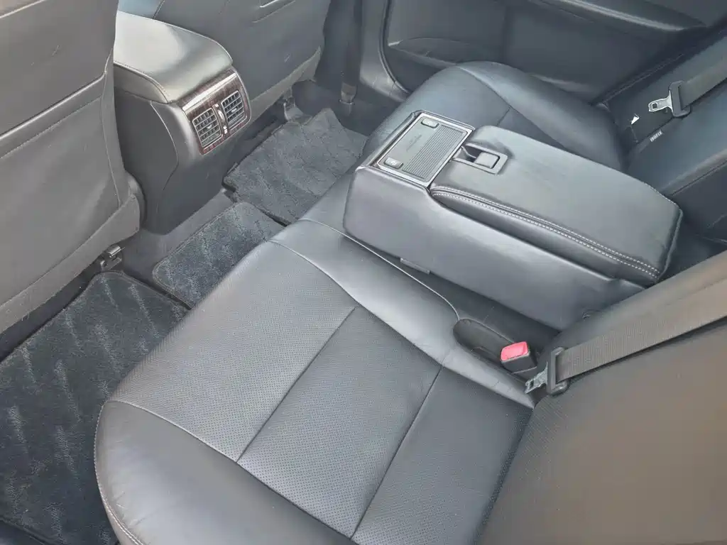Toyota Camry — миниатюра 5
