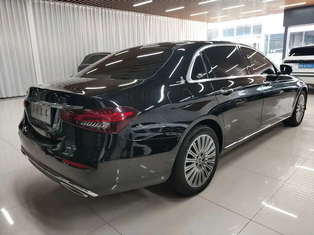 Mercedes-Benz E-Class — миниатюра 9
