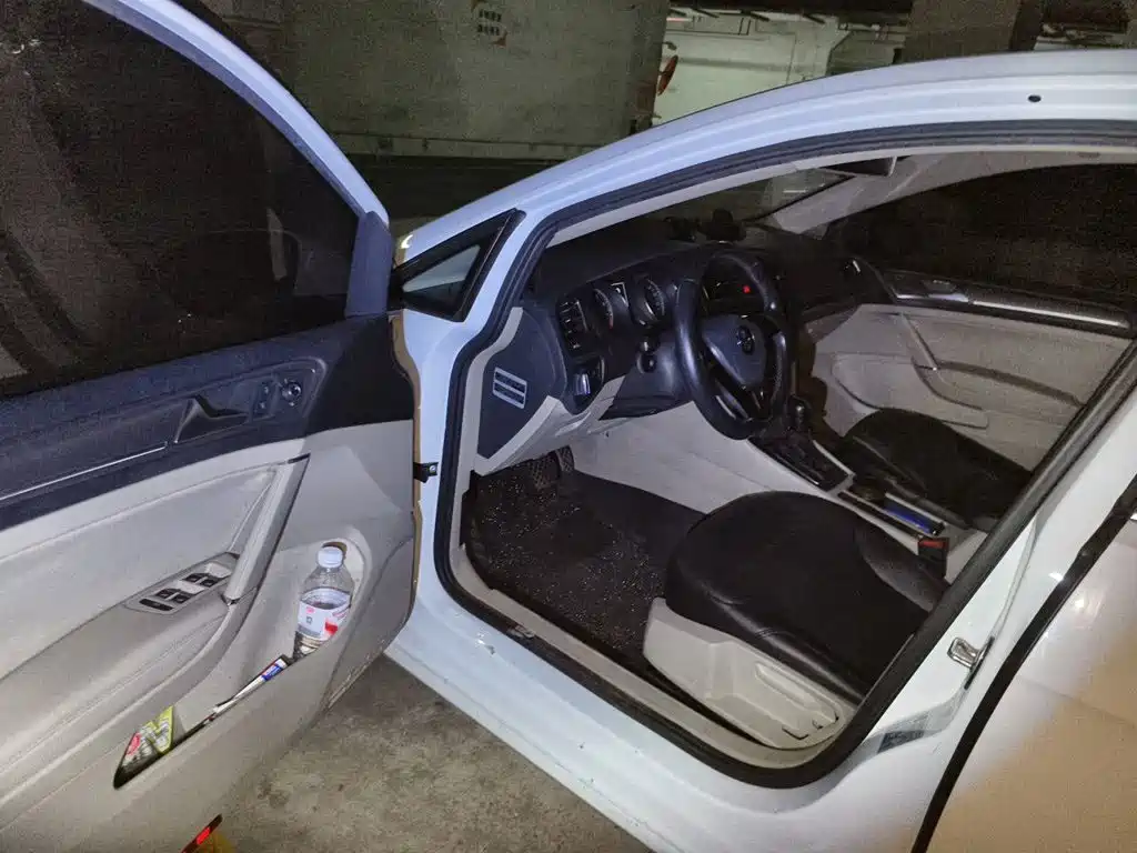 Volkswagen Golf — миниатюра 12