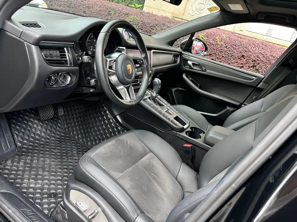 Porsche Macan — миниатюра 4