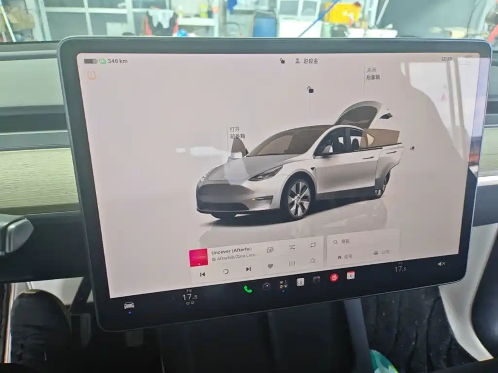 Tesla Model Y — миниатюра 13