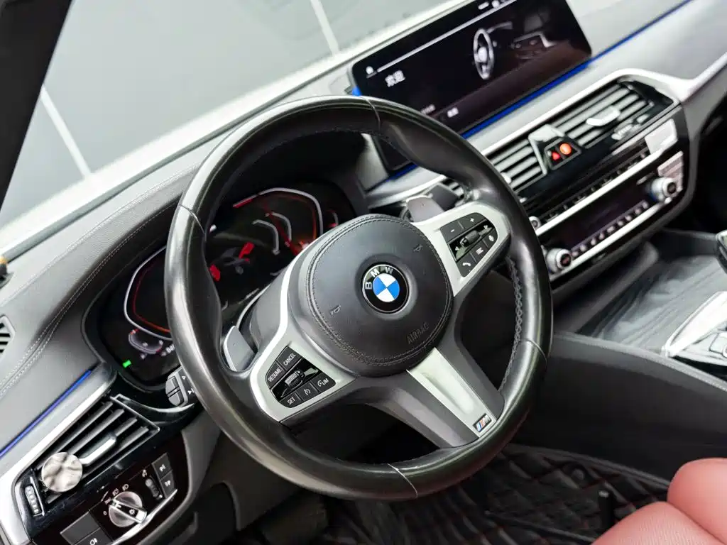 BMW 5 Series — миниатюра 12