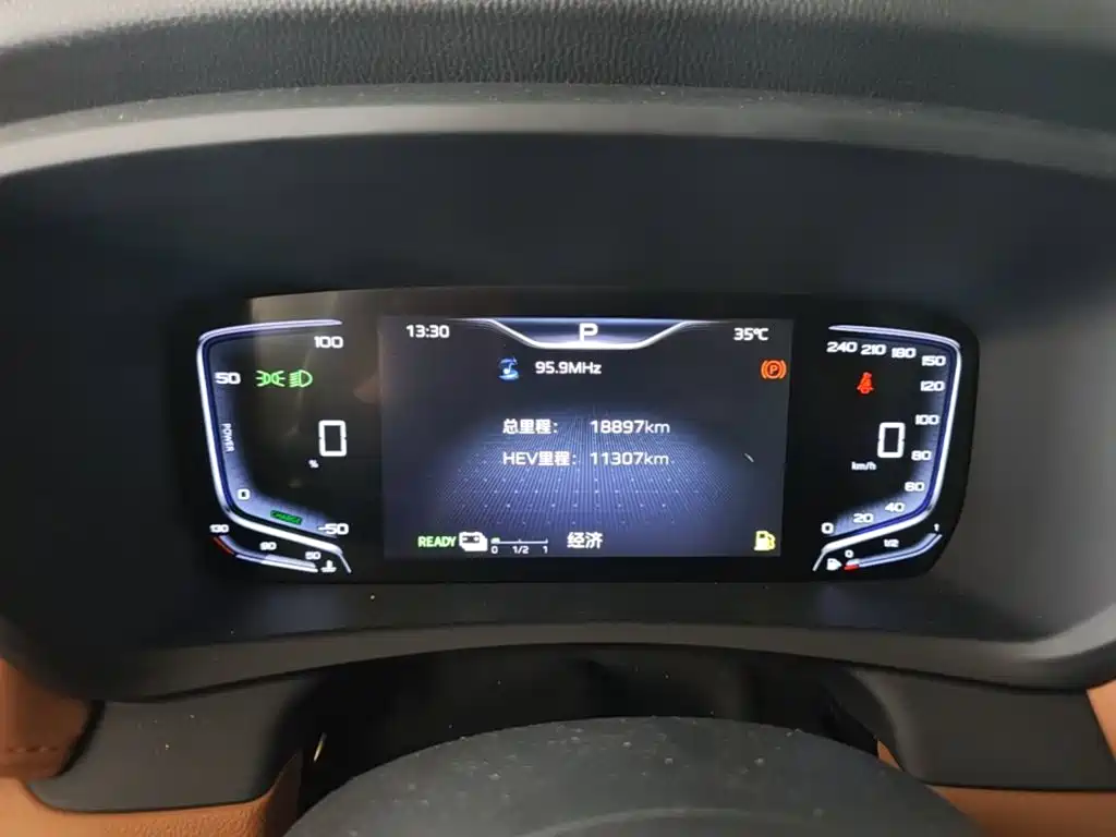 Hongqi Hongqi HQ9 PHEV — миниатюра 12