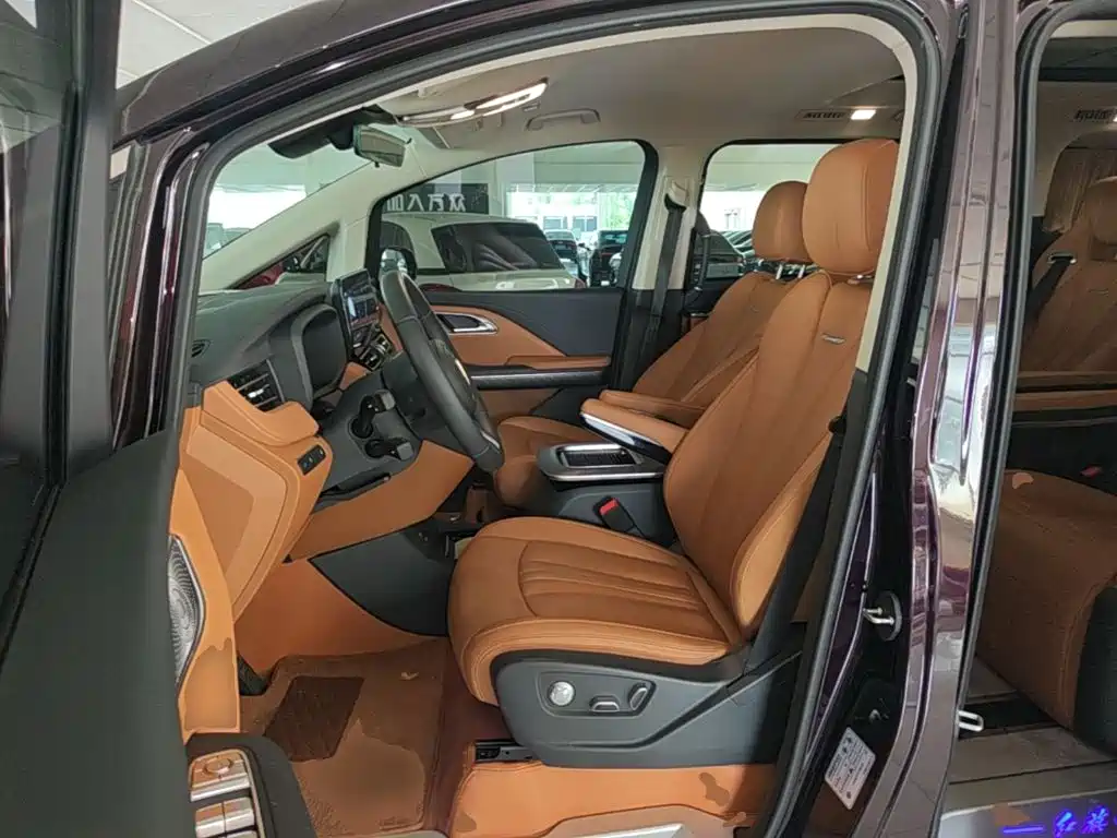 Hongqi Hongqi HQ9 PHEV — миниатюра 15