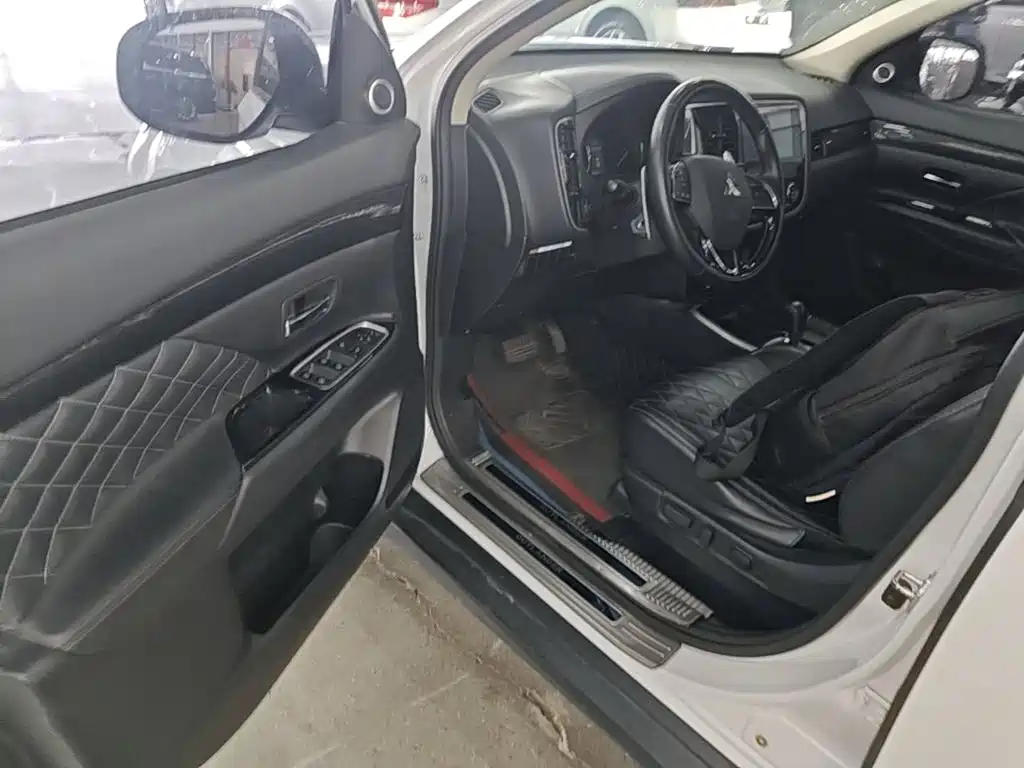 Mitsubishi Outlander — миниатюра 16