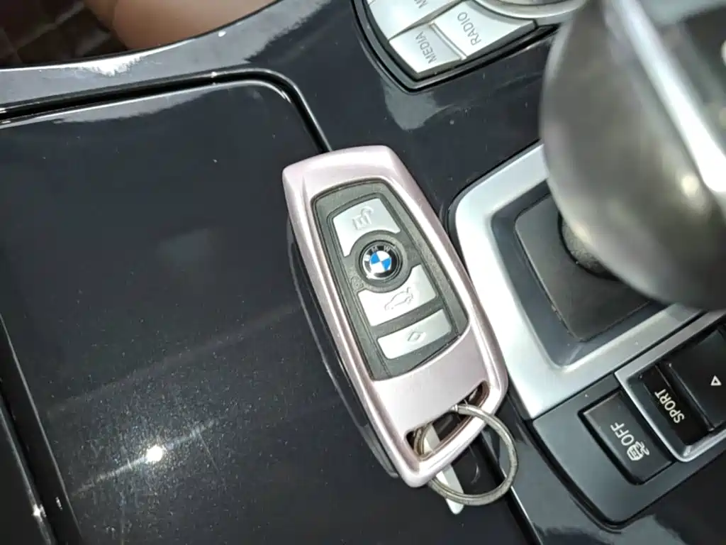 BMW 5 Series — миниатюра 9