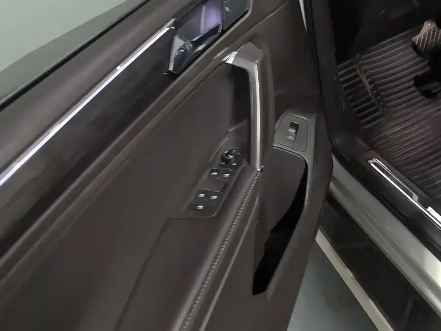 Volkswagen Tiguan L — миниатюра 7