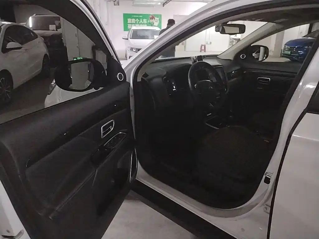 Mitsubishi Outlander — миниатюра 18