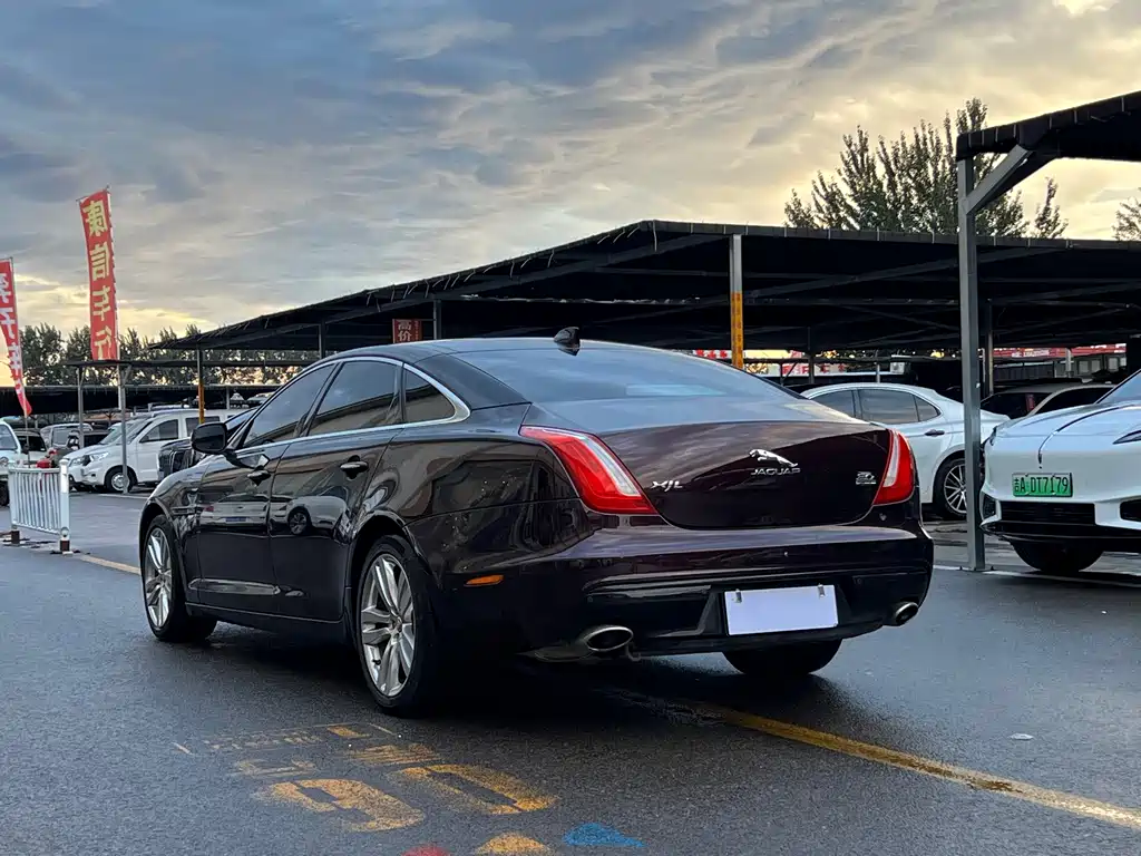 Jaguar XJ — миниатюра 6