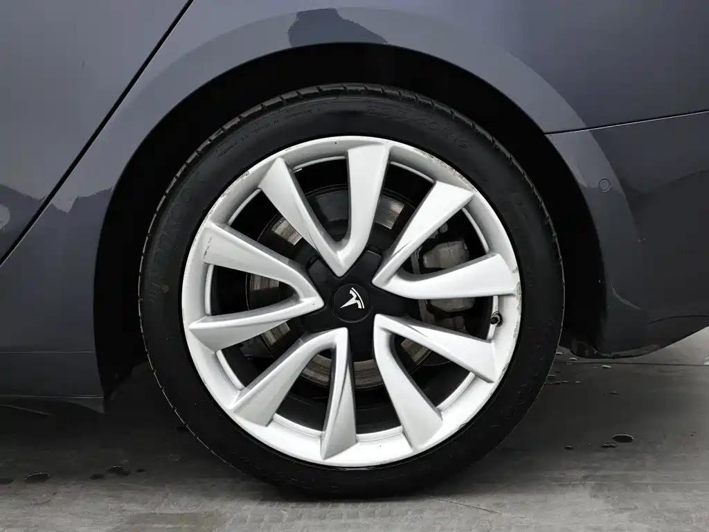 Tesla Model 3 — миниатюра 11