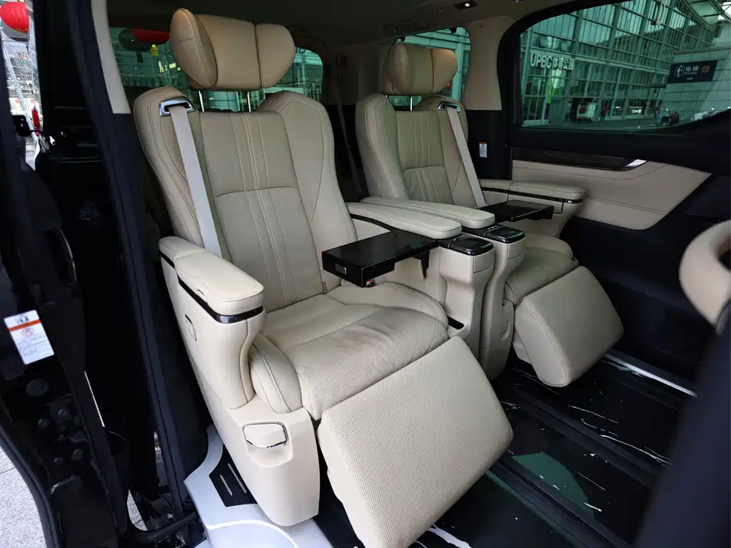 Toyota Alphard — миниатюра 17