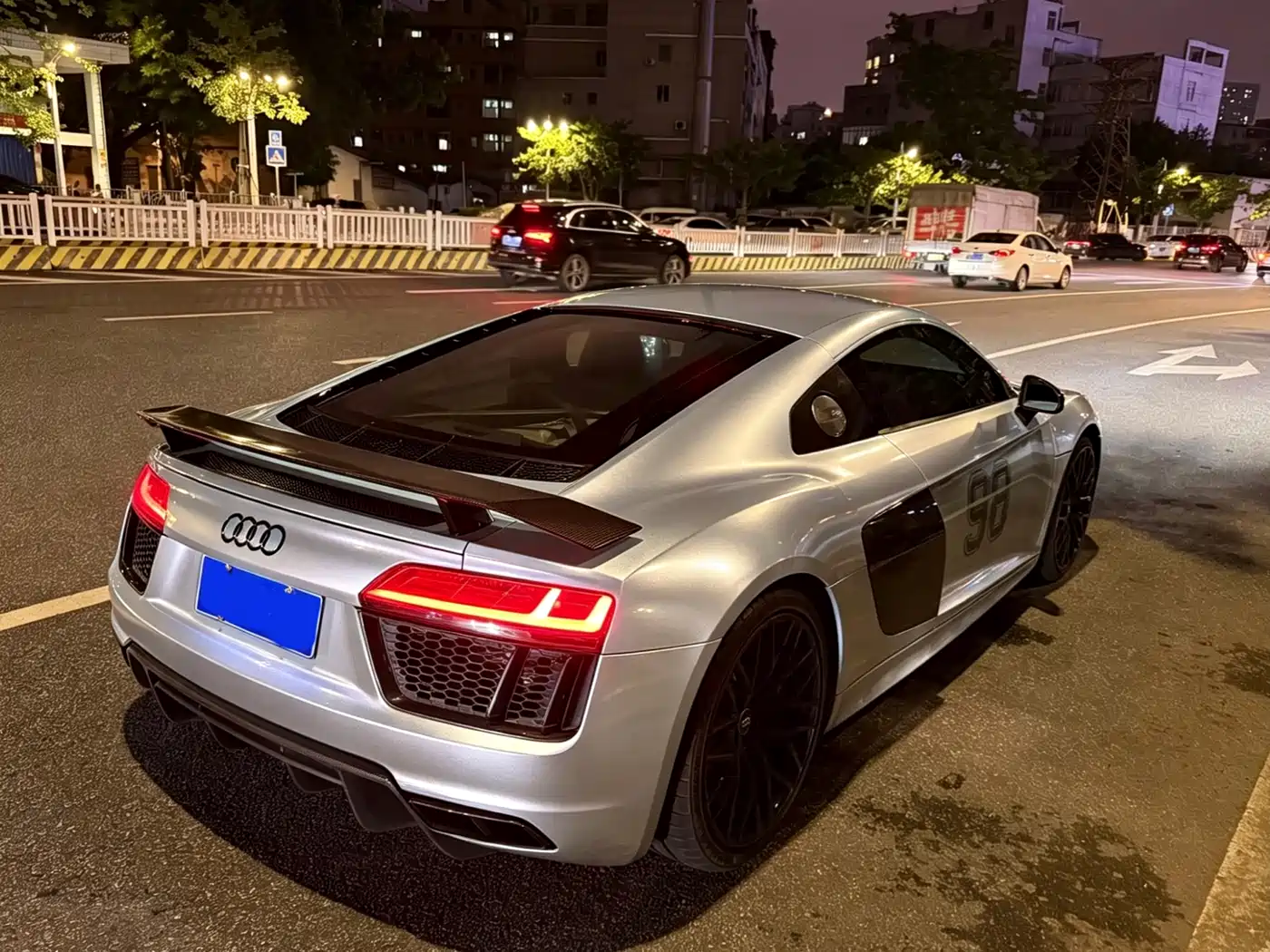 Audi R8 2018 Silver/gray из Китая