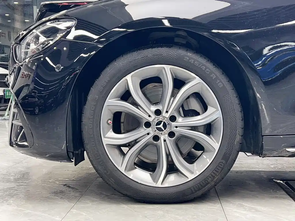 Mercedes-Benz E-Class — миниатюра 8