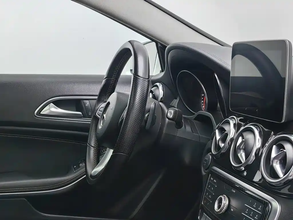 Mercedes-Benz GLA — миниатюра 22