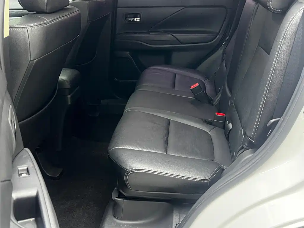 Mitsubishi Outlander — миниатюра 19