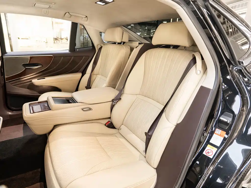 Lexus LS — миниатюра 12