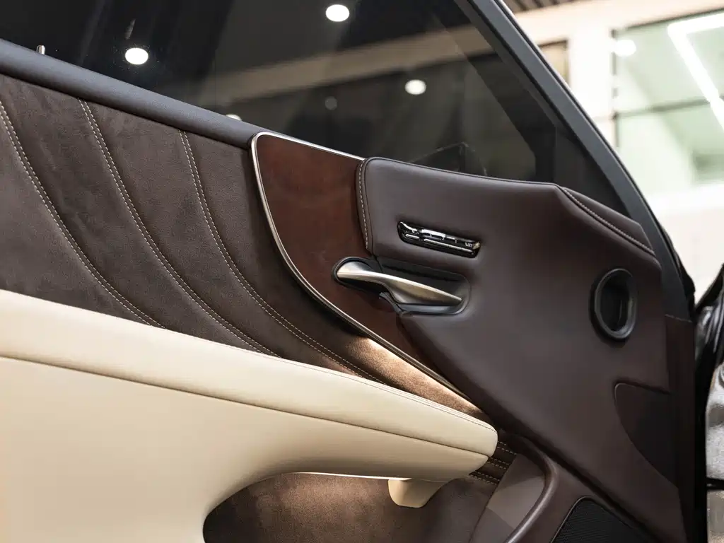 Lexus LS — миниатюра 21