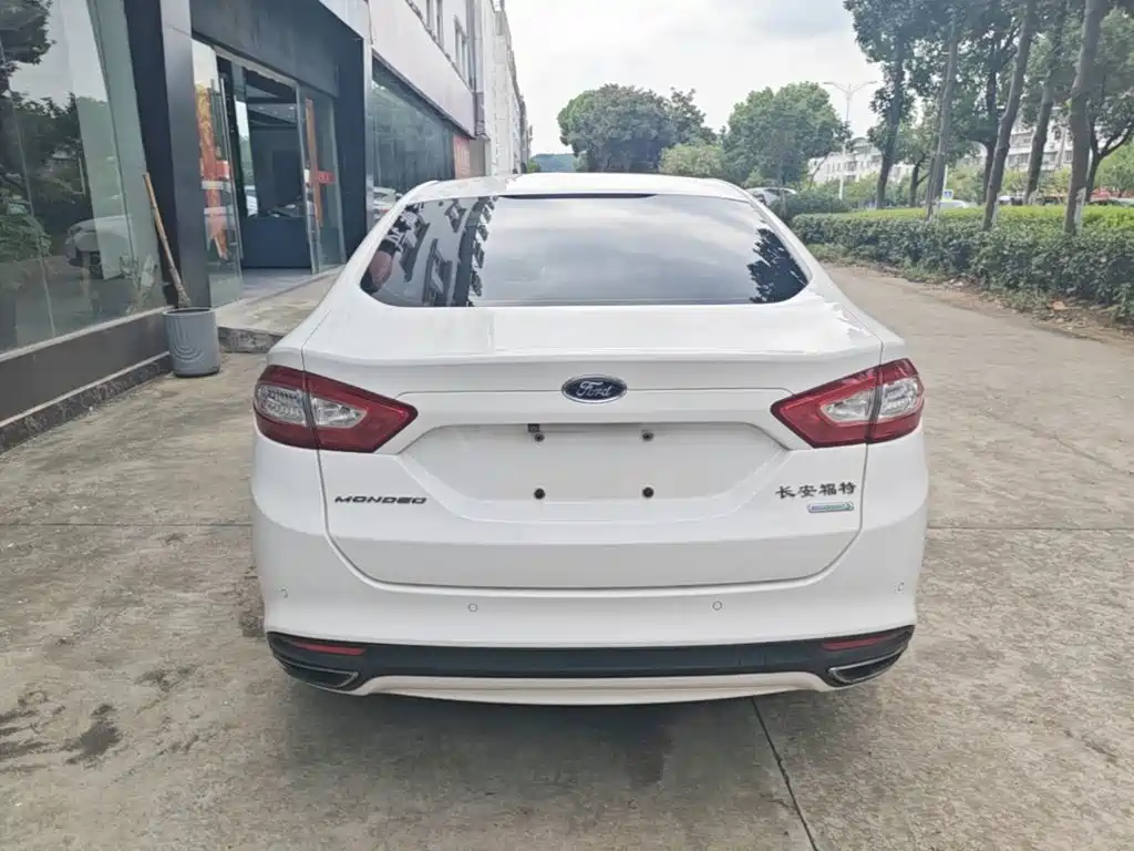 Ford Mondeo — миниатюра 6