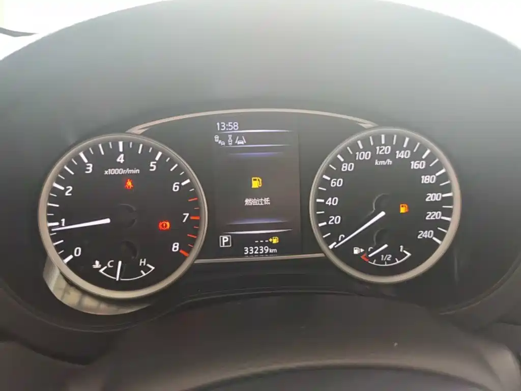 Nissan Tiida — миниатюра 12