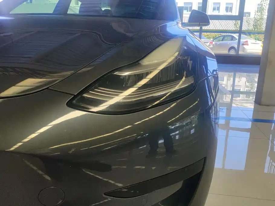 Tesla Model 3 — миниатюра 5
