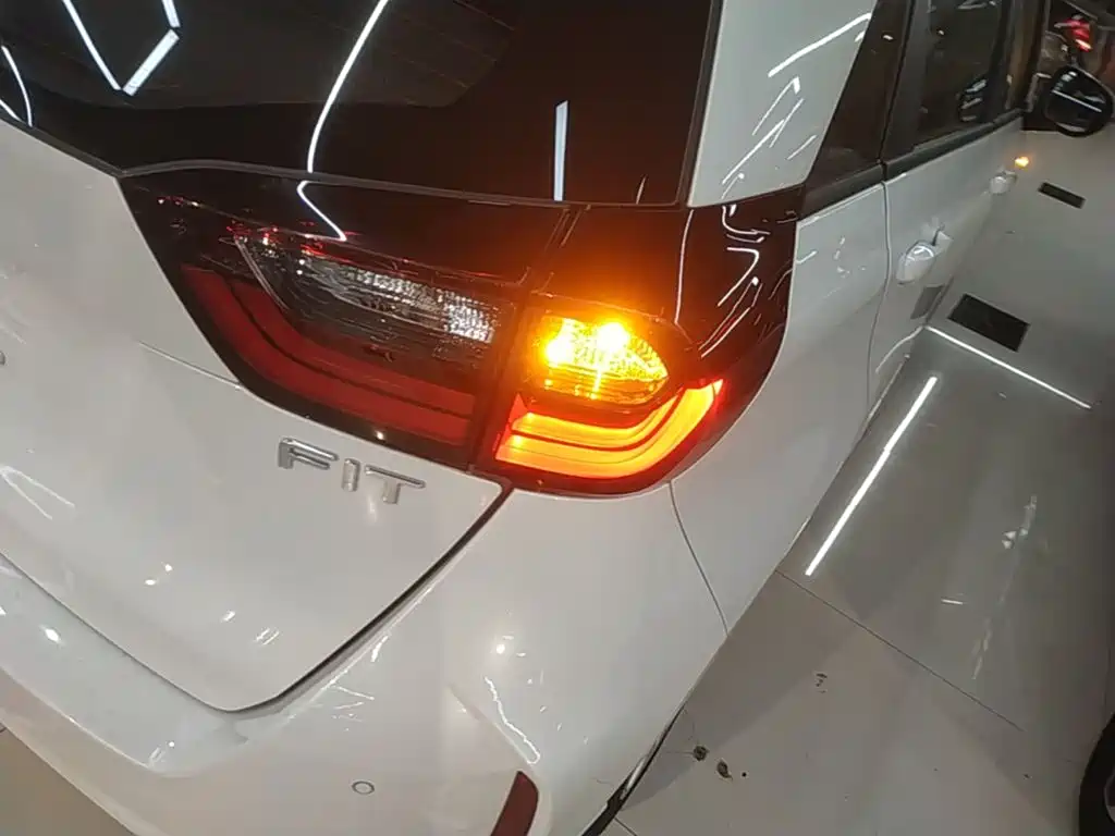 Honda Fit — миниатюра 8