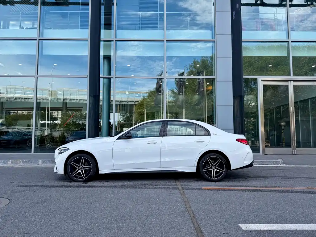 Mercedes-Benz C-Class — миниатюра 2