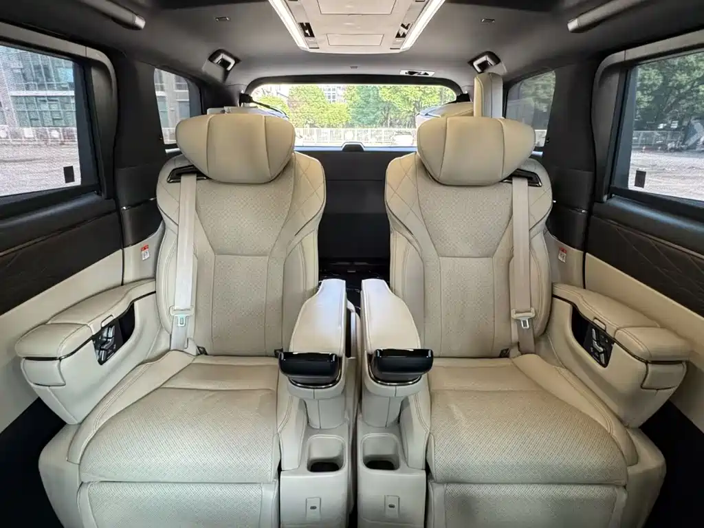 Toyota Alphard — миниатюра 7