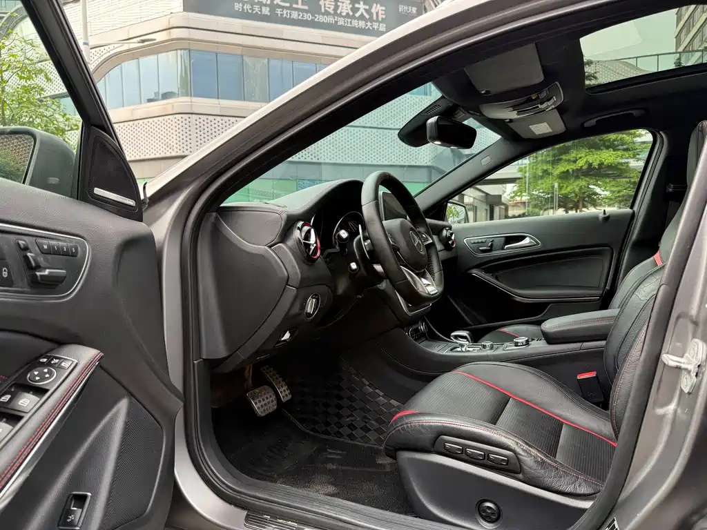 Mercedes-Benz GLA AMG — миниатюра 11