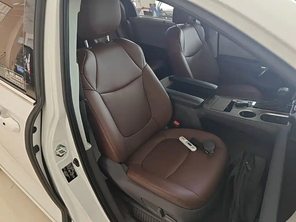 Toyota Sienna — миниатюра 25