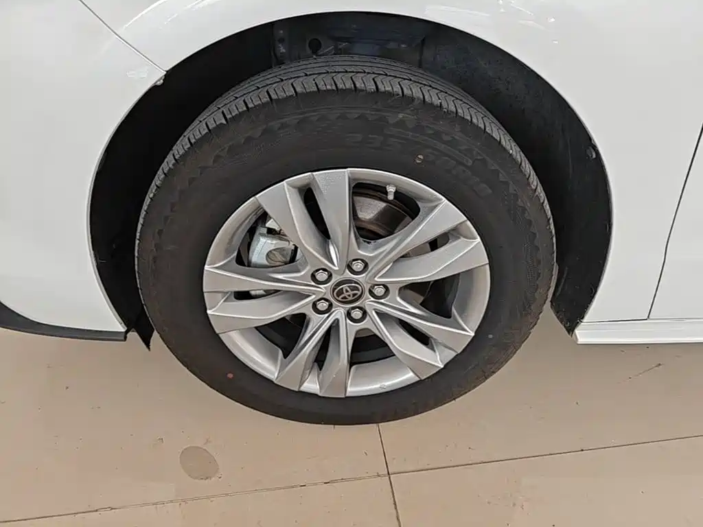 Toyota Sienna — миниатюра 23