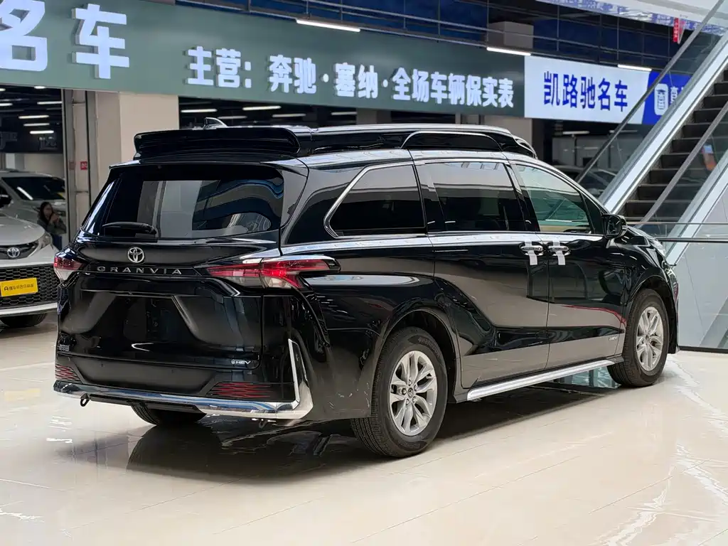 Toyota Granvia — миниатюра 14