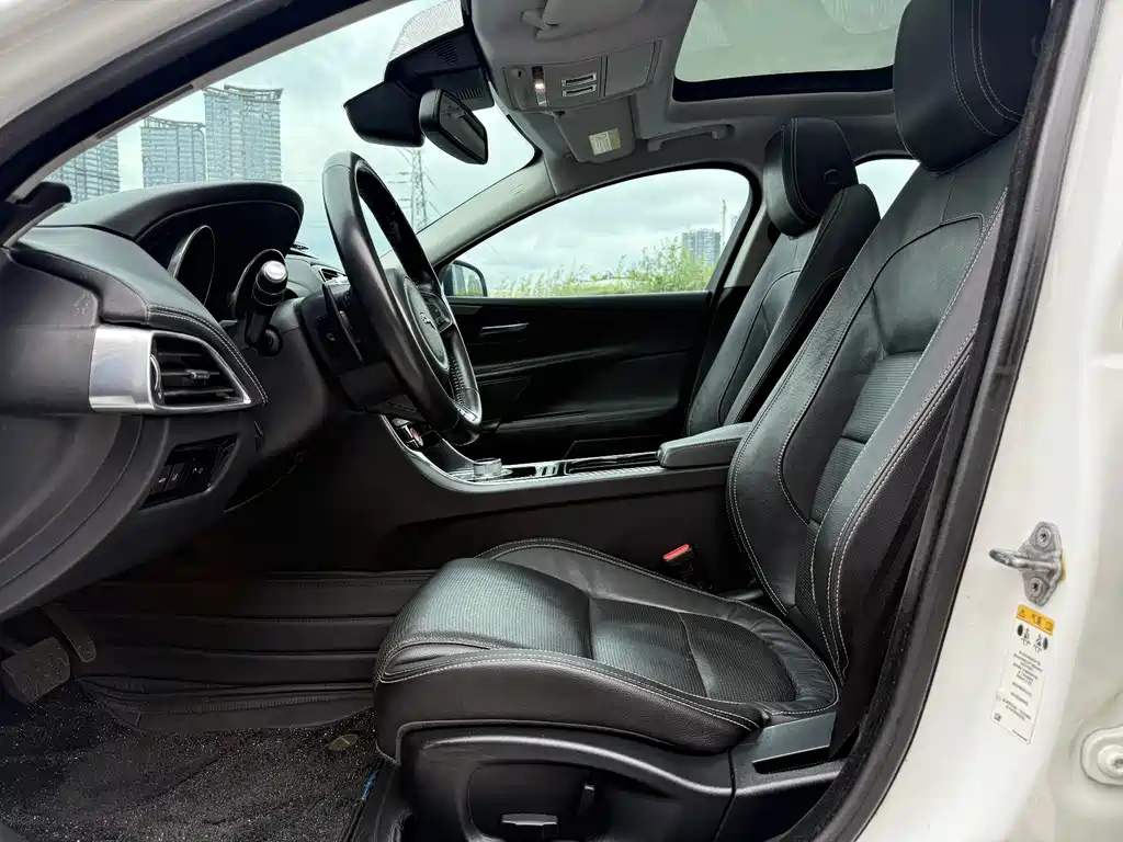 Jaguar XE — миниатюра 4