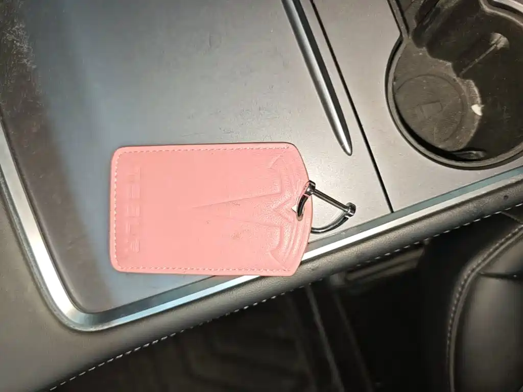 Tesla Model Y — миниатюра 9