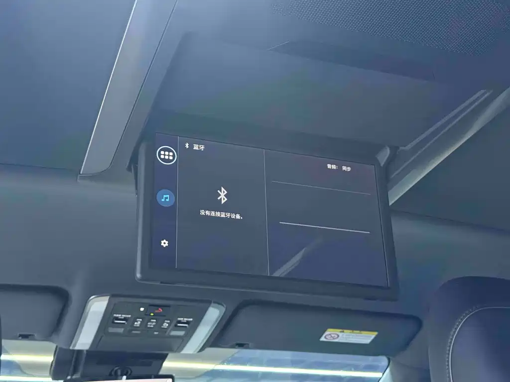 Toyota Vellfire — миниатюра 12