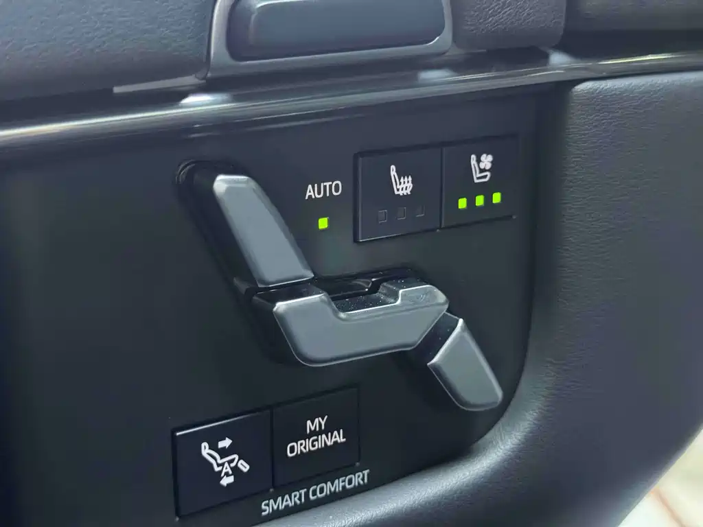 Toyota Vellfire — миниатюра 13