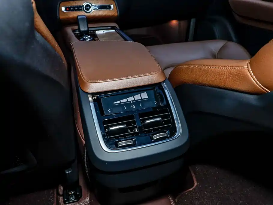Volvo XC90 — миниатюра 23