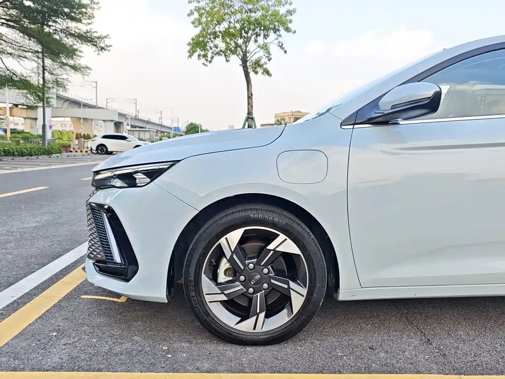Geely L HiP — миниатюра 24
