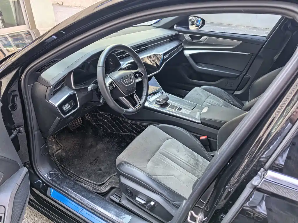 Audi A6L 2023 40 TFSI Luxury
