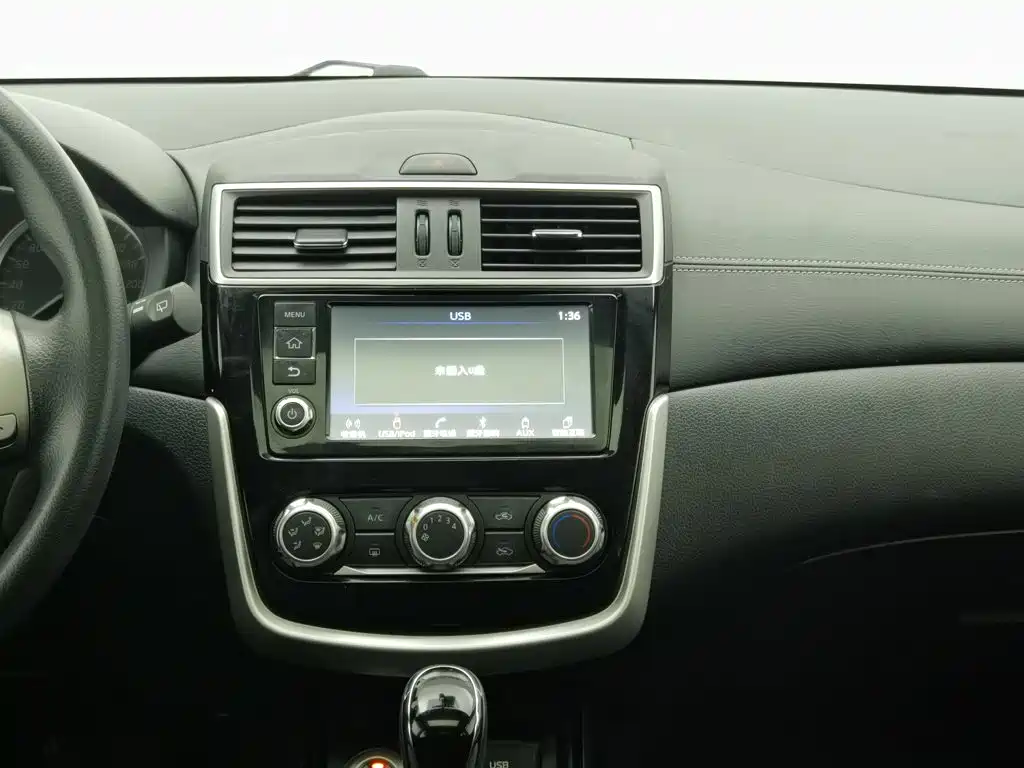 Nissan Tiida — миниатюра 12