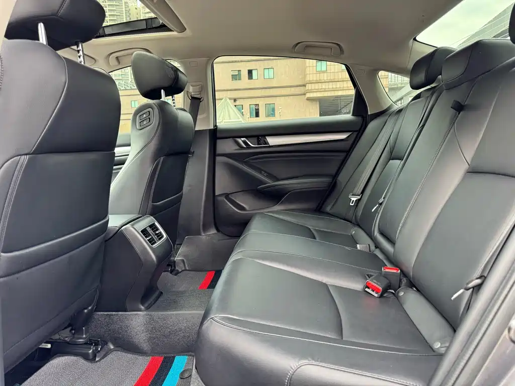Honda Accord — миниатюра 8