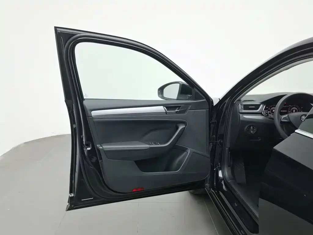 Skoda Superb — миниатюра 8