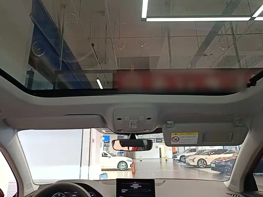 Audi Q2L e-tron — миниатюра 18