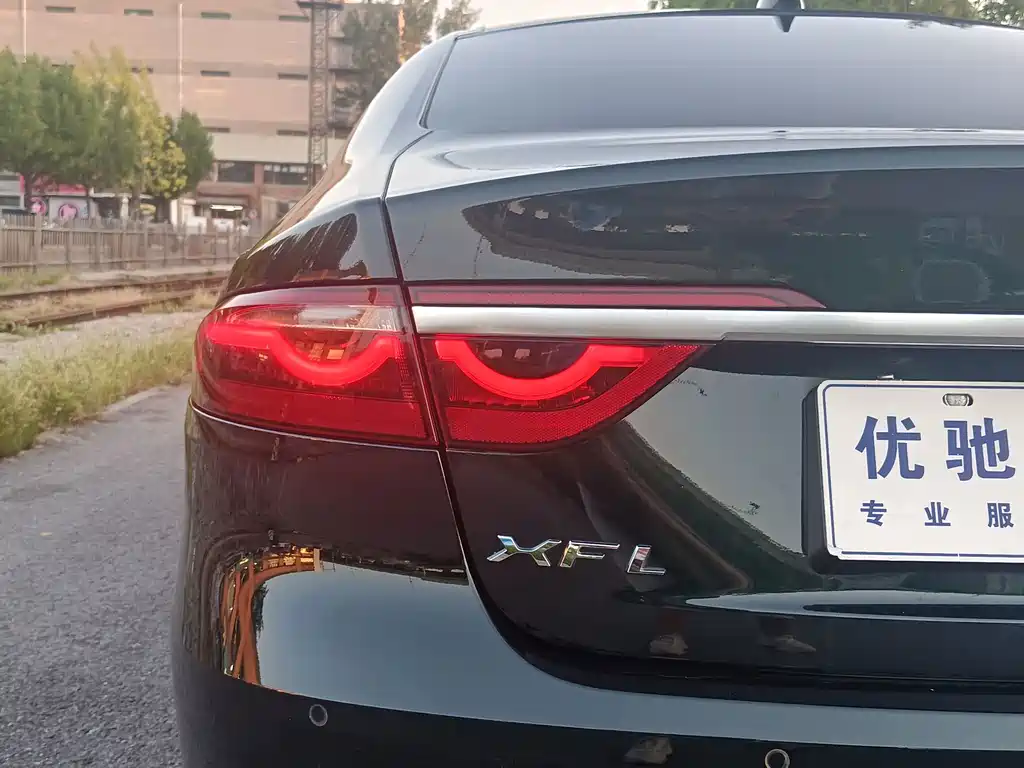 Jaguar XFL — миниатюра 10