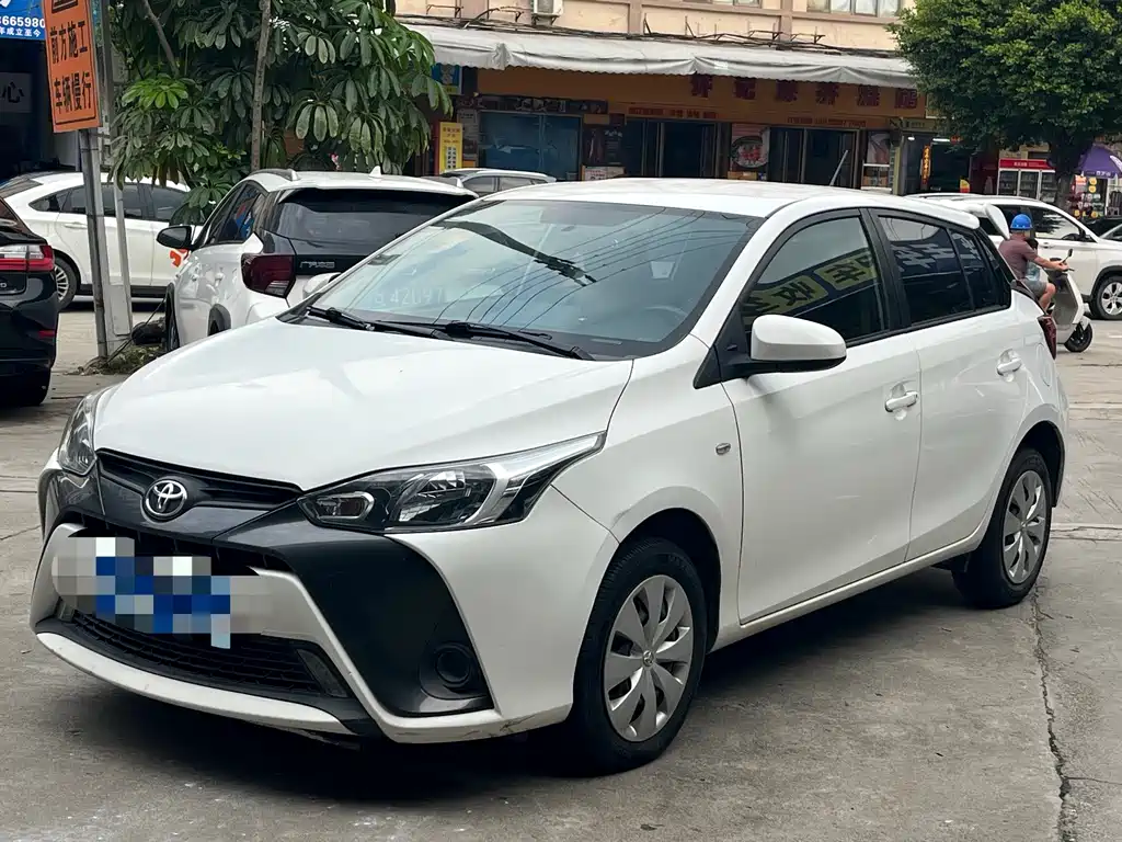 2018 Toyota Yaris - zdjęcie 1 z 17