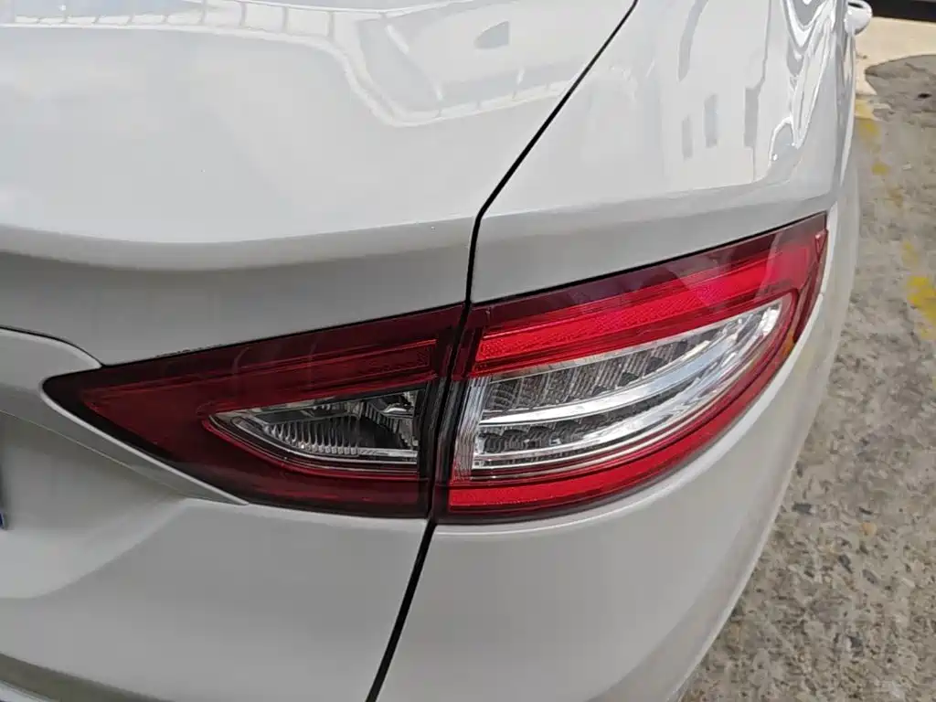 Ford Mondeo — миниатюра 8